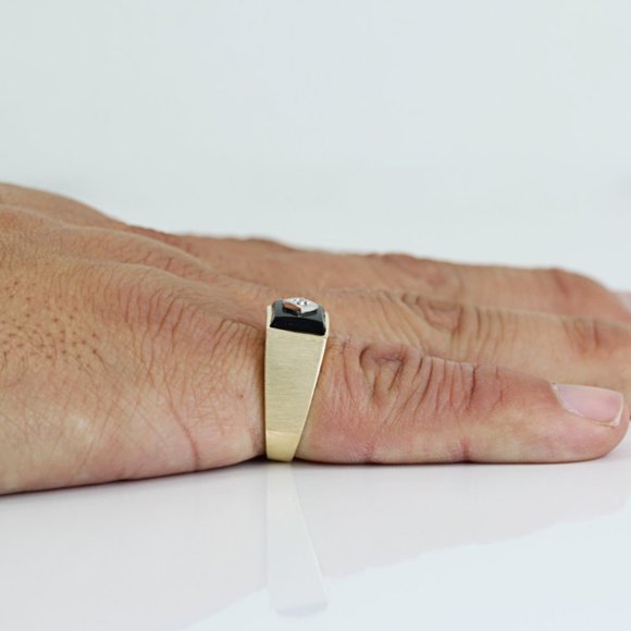 Vintage Men's 10k Yellow Gold Diamond + Onyx Anniversary / Cocktail Ring - Picture 7 of 8